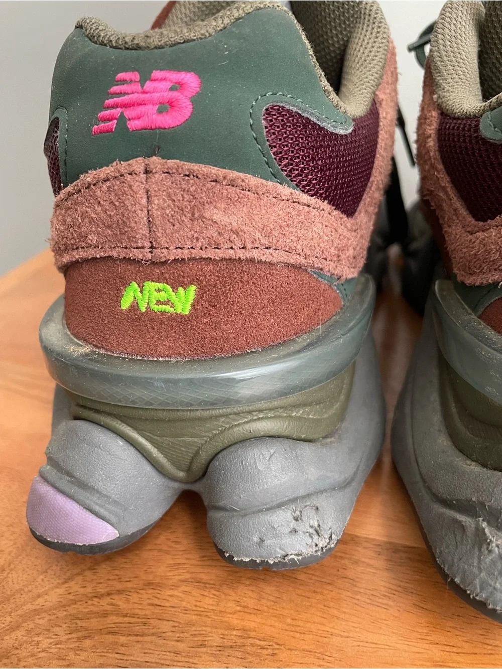 New Balance 9060 Burgundy Pink Sneakers Men’s Size 9 Suede Mesh Chunky Dad Shoes